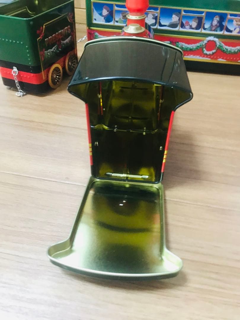 クリスマス缶 蒸気機関車 ブリキ缶 ツリー下飾り - メルカリ