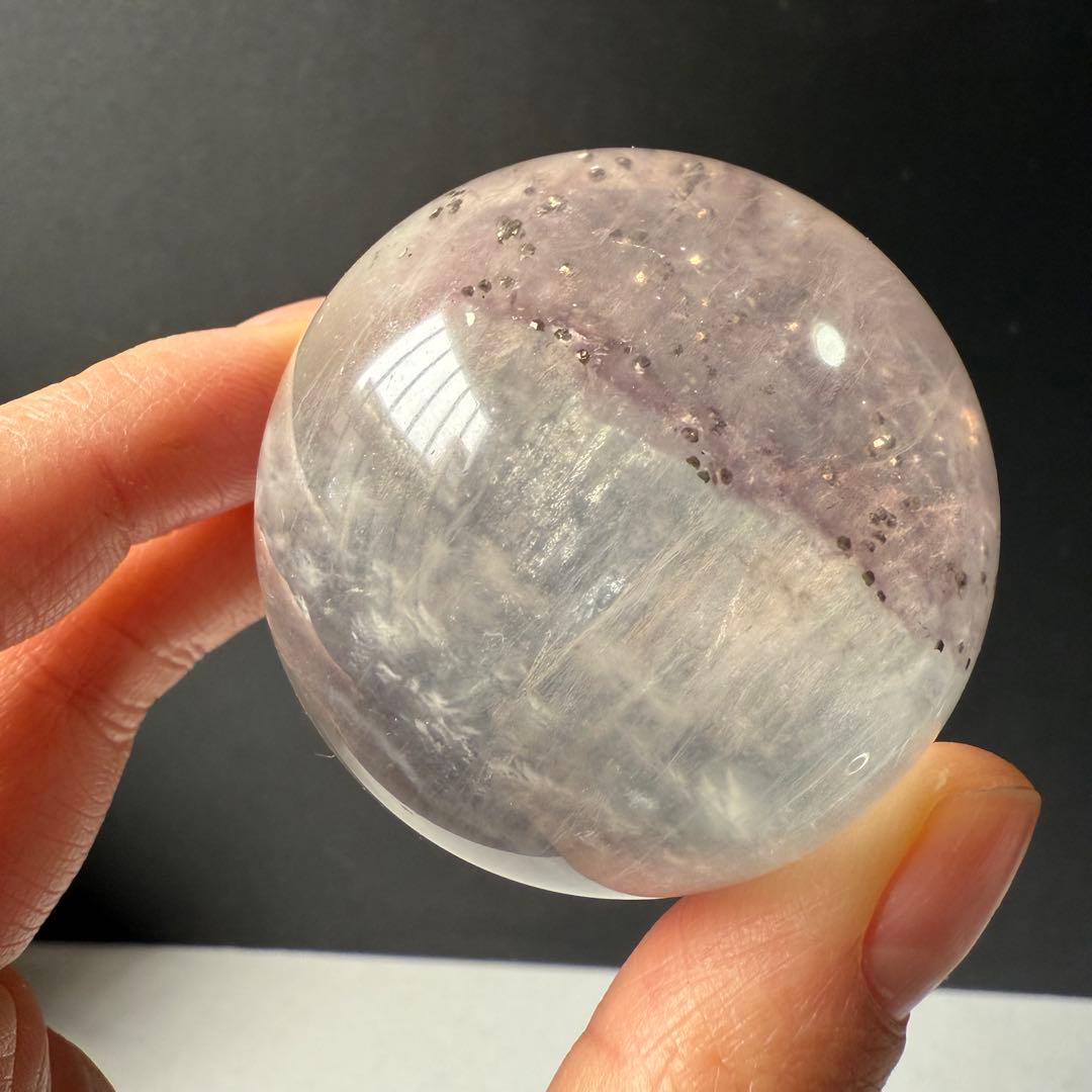 天然石パイライト共生フローライトのスフィア　丸玉　置物NO.020615