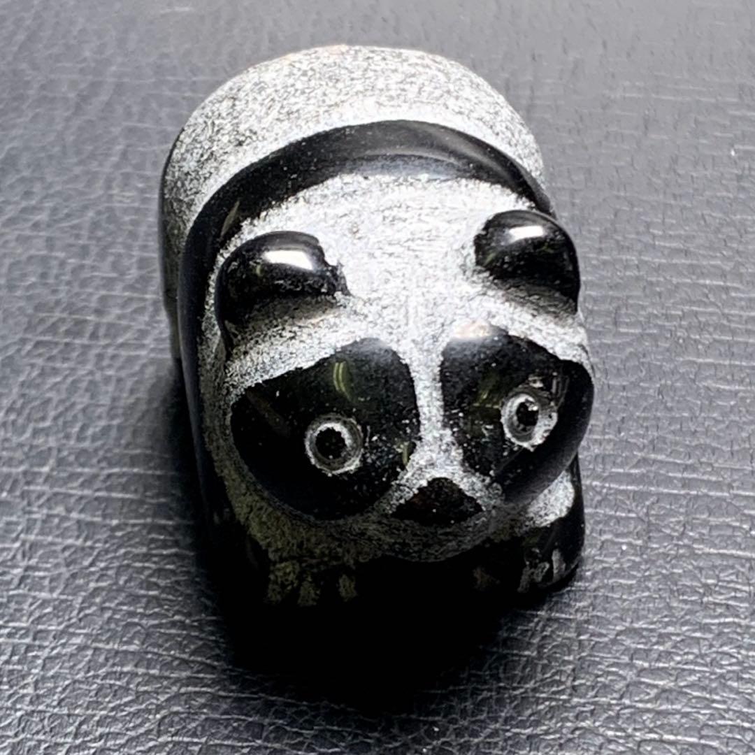 011551  天然黒曜石パンダ置き物、23.1＊39.3ミリ