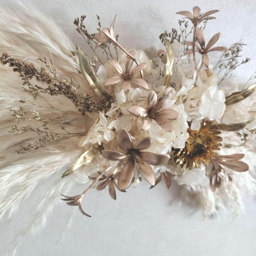 ゴールドを纏ったドライフラワー横長スワッグ