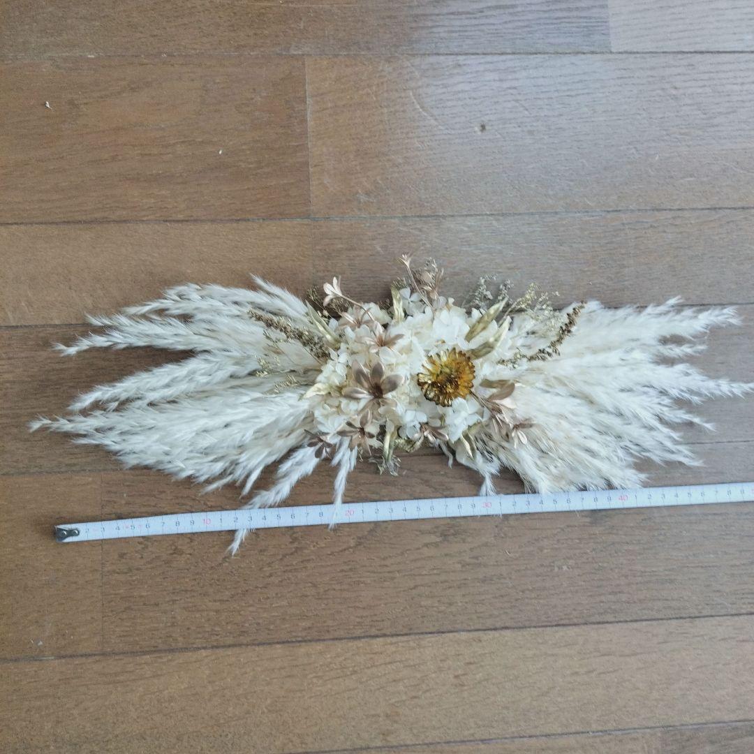 ゴールドを纏ったドライフラワー横長スワッグ