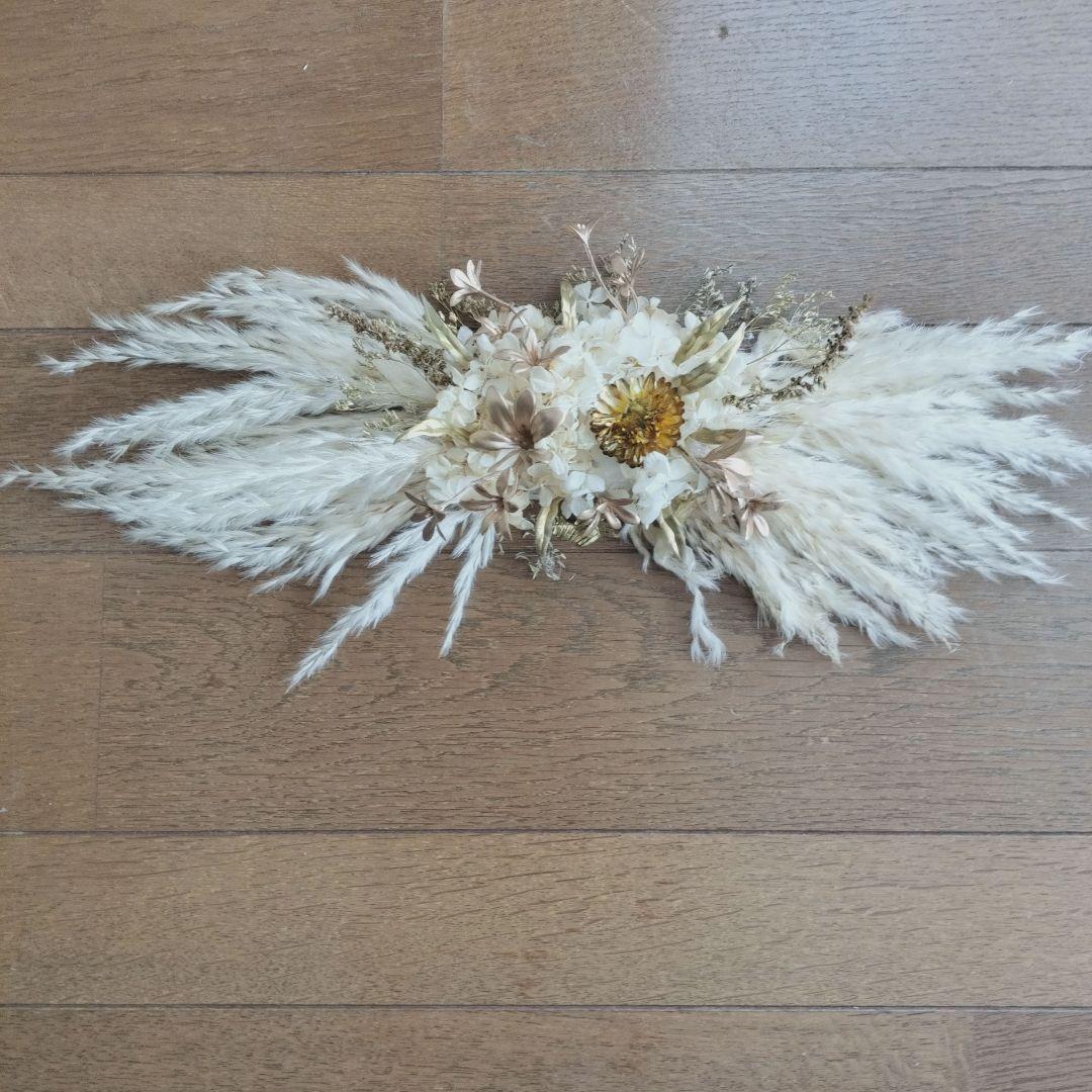 ゴールドを纏ったドライフラワー横長スワッグ