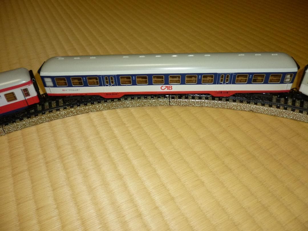 メルクリンHOゲージのアナログ電気機関車と客車4両のセット - メルカリ