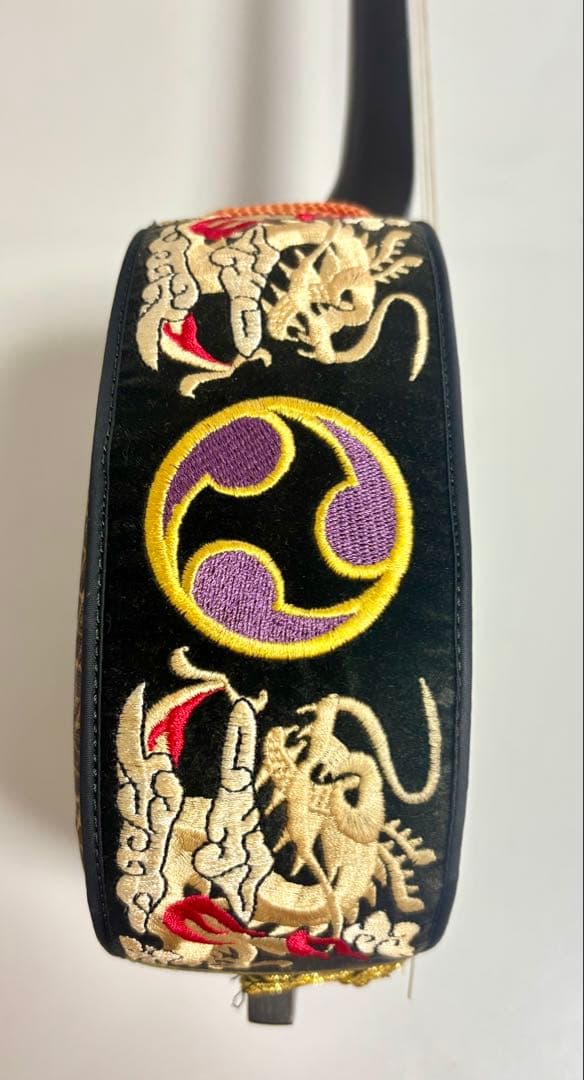 沖縄三線 人口皮 蝶のデザイン ハードケース付