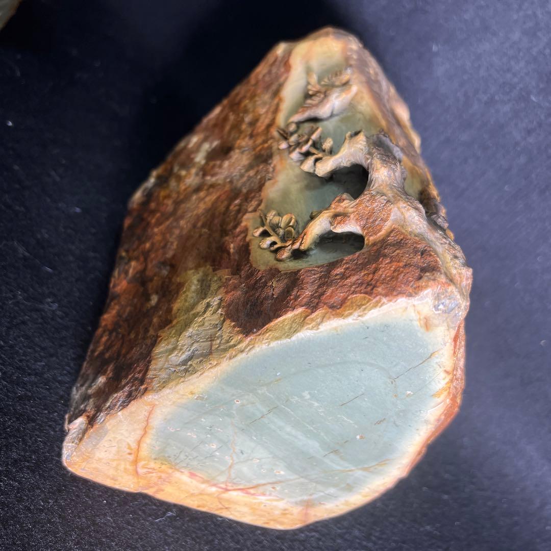 昔の掘り出しの骨董緑端渓彫刻梅鳥文刻 鑑賞石天然石 置物 高さ19cm