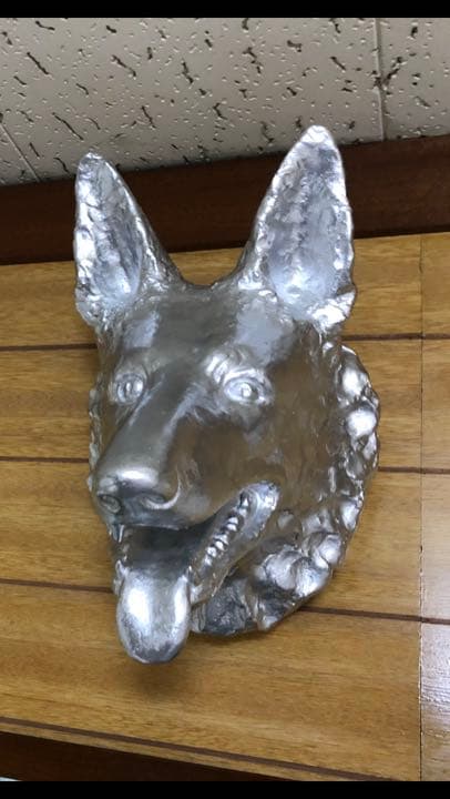 今村三郎作品 [シェパード犬] 石膏彫刻 10万円。
