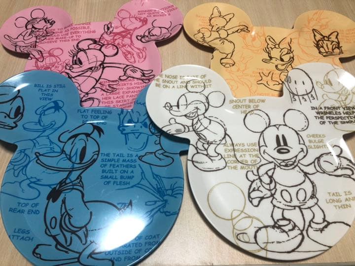 ディズニーストア メラミンプレート(4枚セット) - メルカリ