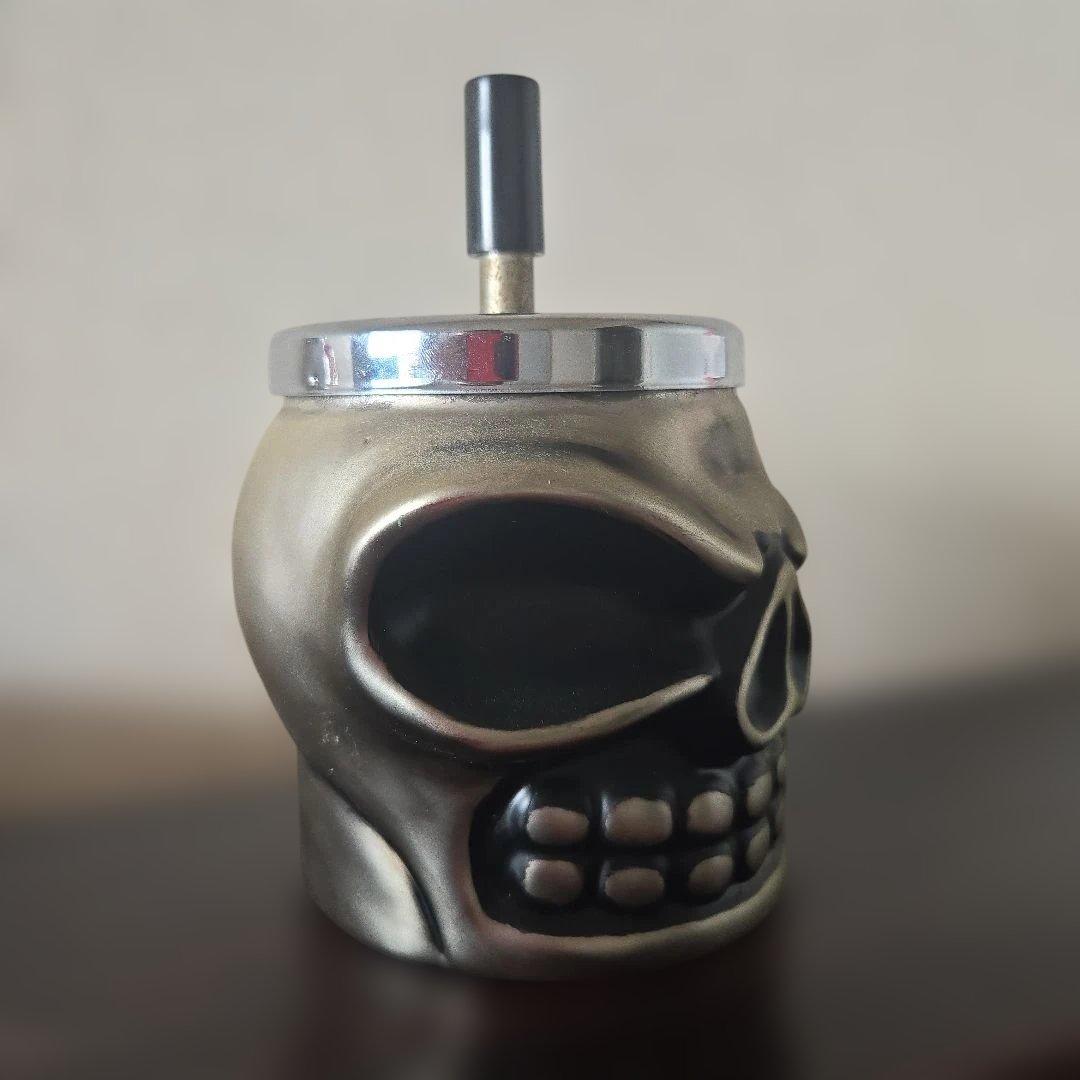 スカル 骸骨 頭蓋骨 プッシュ式 蓋付き灰皿 Bullshit