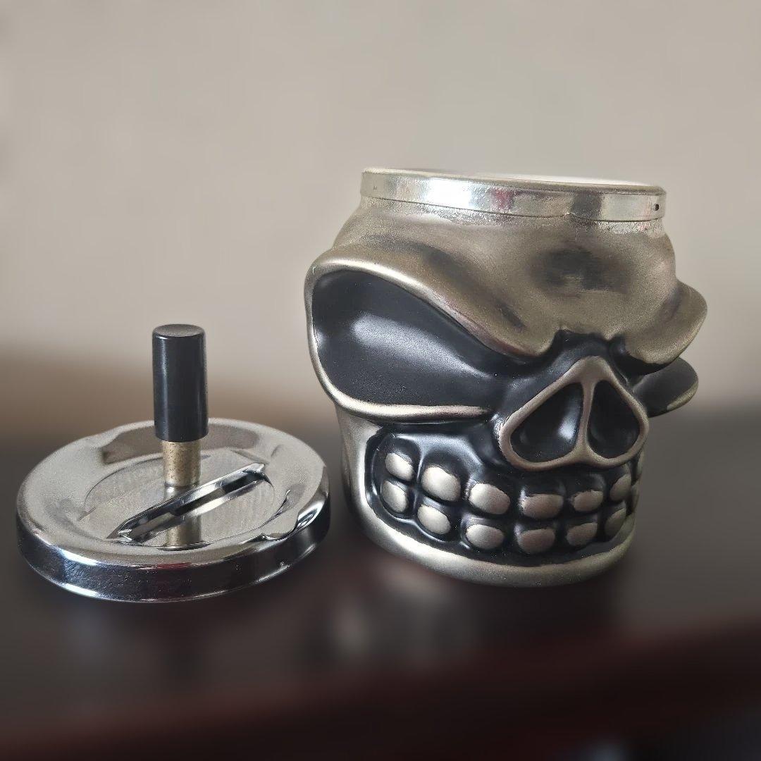 スカル 骸骨 頭蓋骨 プッシュ式 蓋付き灰皿 Bullshit