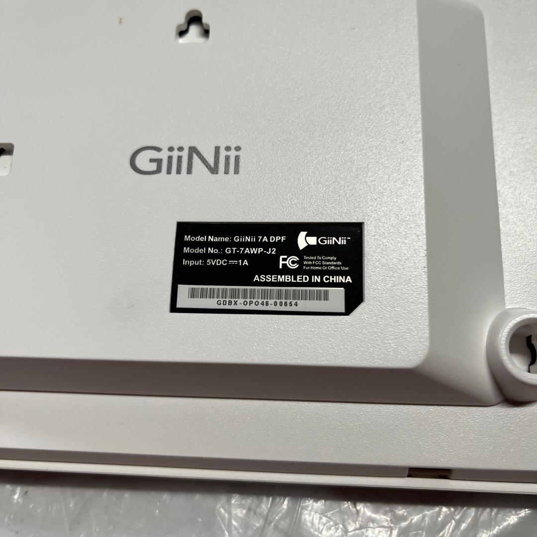 スワロフスキー　デコ　GiiNii デジタルフォトフレーム プレゼントに！