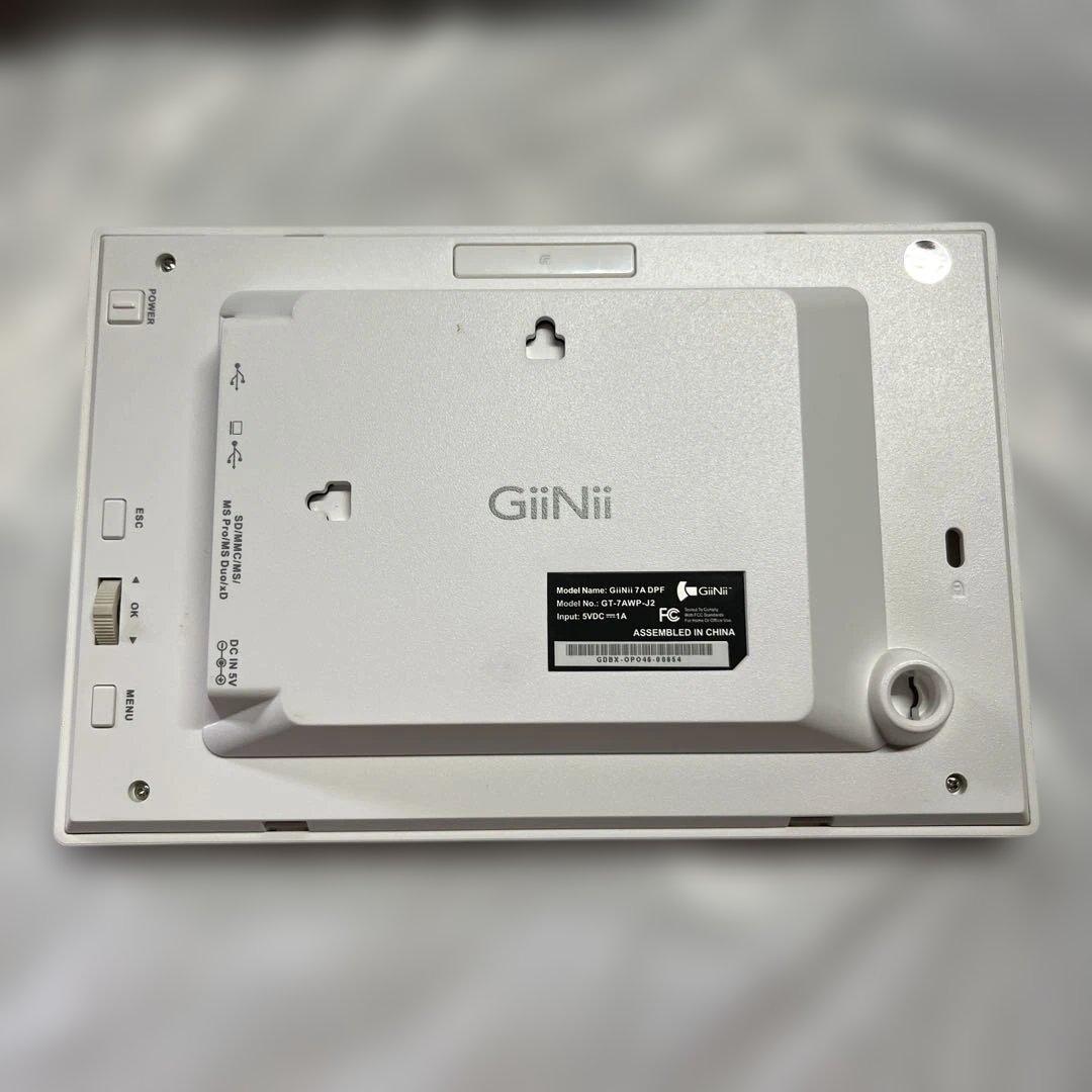 スワロフスキー　デコ　GiiNii デジタルフォトフレーム プレゼントに！