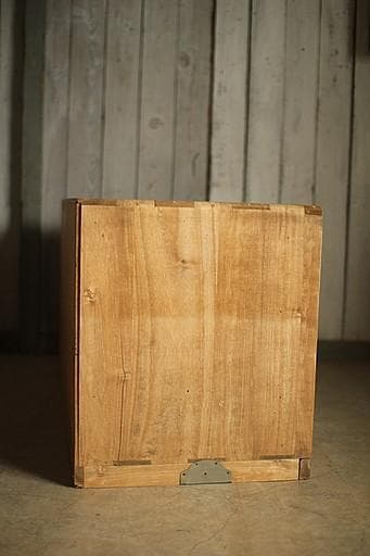 古い木製の引き出し3段　チェスト　桐箪笥　食器棚　シャツケース　収納棚　古家具