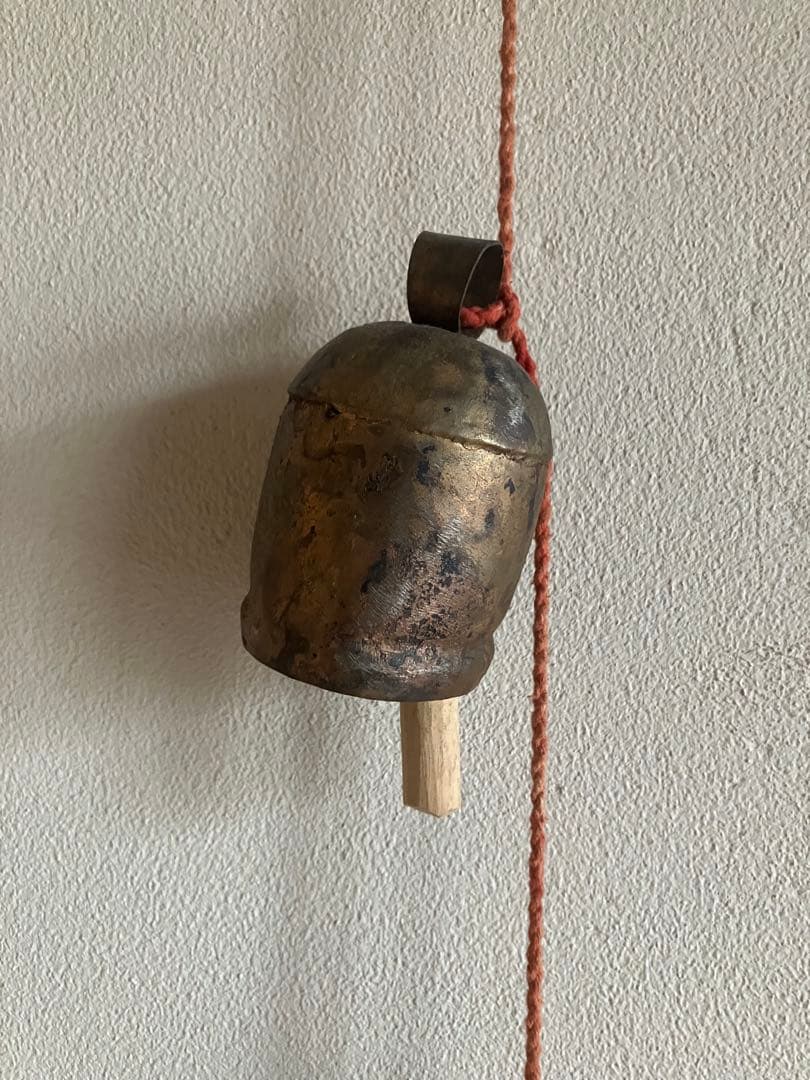 インド　真鍮と木のベル　鈴　大小8個セット　chahat