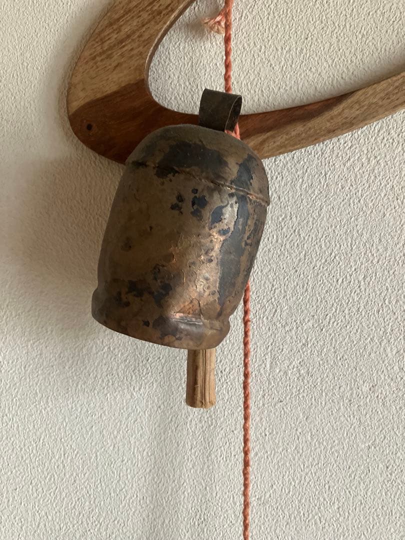 インド　真鍮と木のベル　鈴　大小8個セット　chahat