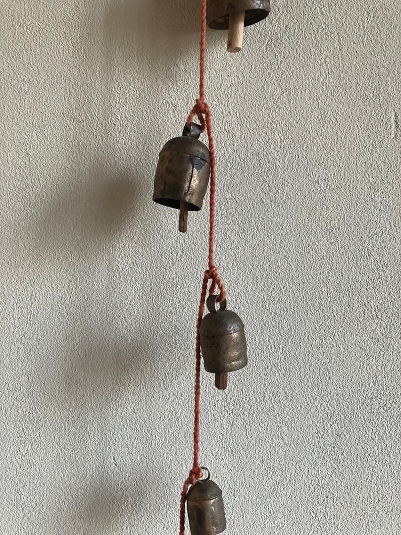 インド　真鍮と木のベル　鈴　大小8個セット　chahat