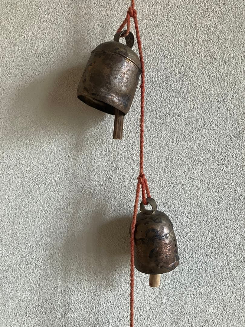 インド　真鍮と木のベル　鈴　大小8個セット　chahat