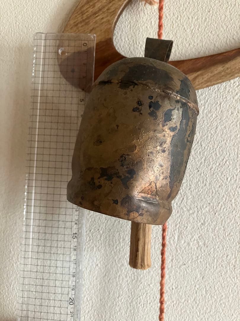 インド　真鍮と木のベル　鈴　大小8個セット　chahat