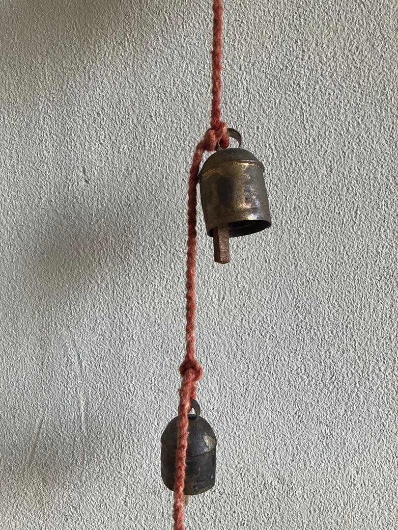 インド　真鍮と木のベル　鈴　大小8個セット　chahat