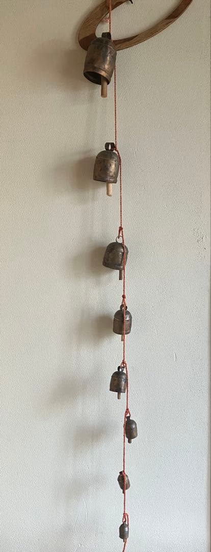 インド　真鍮と木のベル　鈴　大小8個セット　chahat