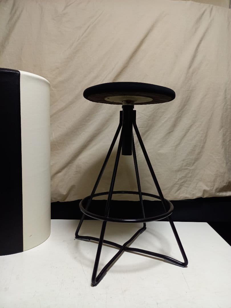 1980s　ポストモダン　モード　スペースエイジ　アイアン　メタル　昇降　チェア