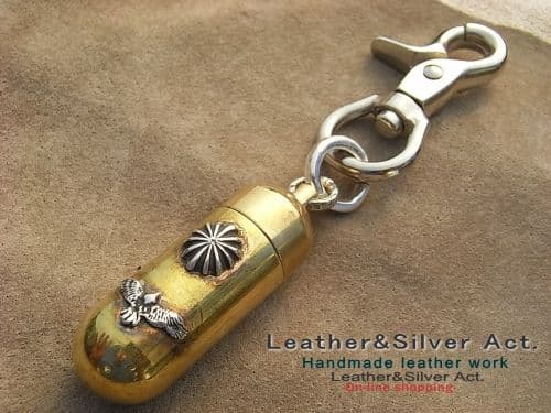 携帯灰皿　カプセル型　真鍮キーホルダー　携帯灰皿 電子　タバコケース 紙タバコ