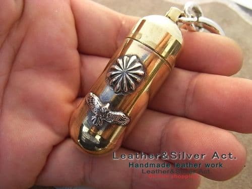 携帯灰皿　カプセル型　真鍮キーホルダー　携帯灰皿 電子　タバコケース 紙タバコ