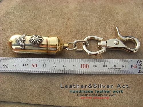 携帯灰皿　カプセル型　真鍮キーホルダー　携帯灰皿 電子　タバコケース 紙タバコ