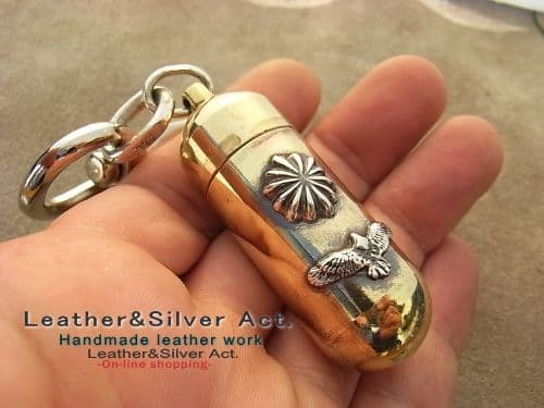 携帯灰皿　カプセル型　真鍮キーホルダー　携帯灰皿 電子　タバコケース 紙タバコ