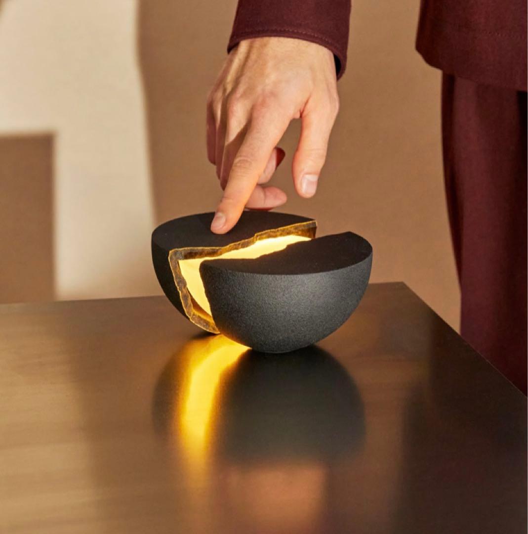 Teno｜割れたお椀モチーフのBluetoothスピーカーライト「テノ」