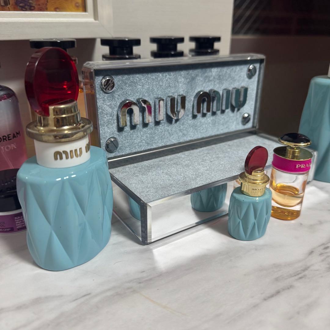 MIU MIU 香水　インテリア