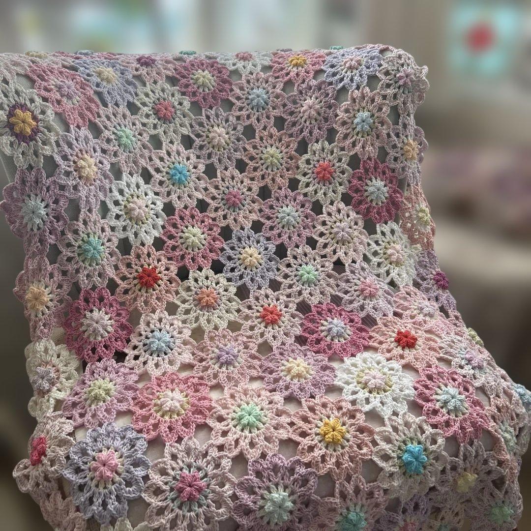 かぎ針編み お花のモチーフ編み　ブランケット　マルチカバー　手編み ピンク