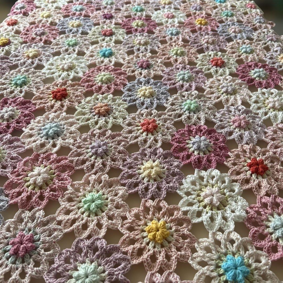かぎ針編み お花のモチーフ編み　ブランケット　マルチカバー　手編み ピンク