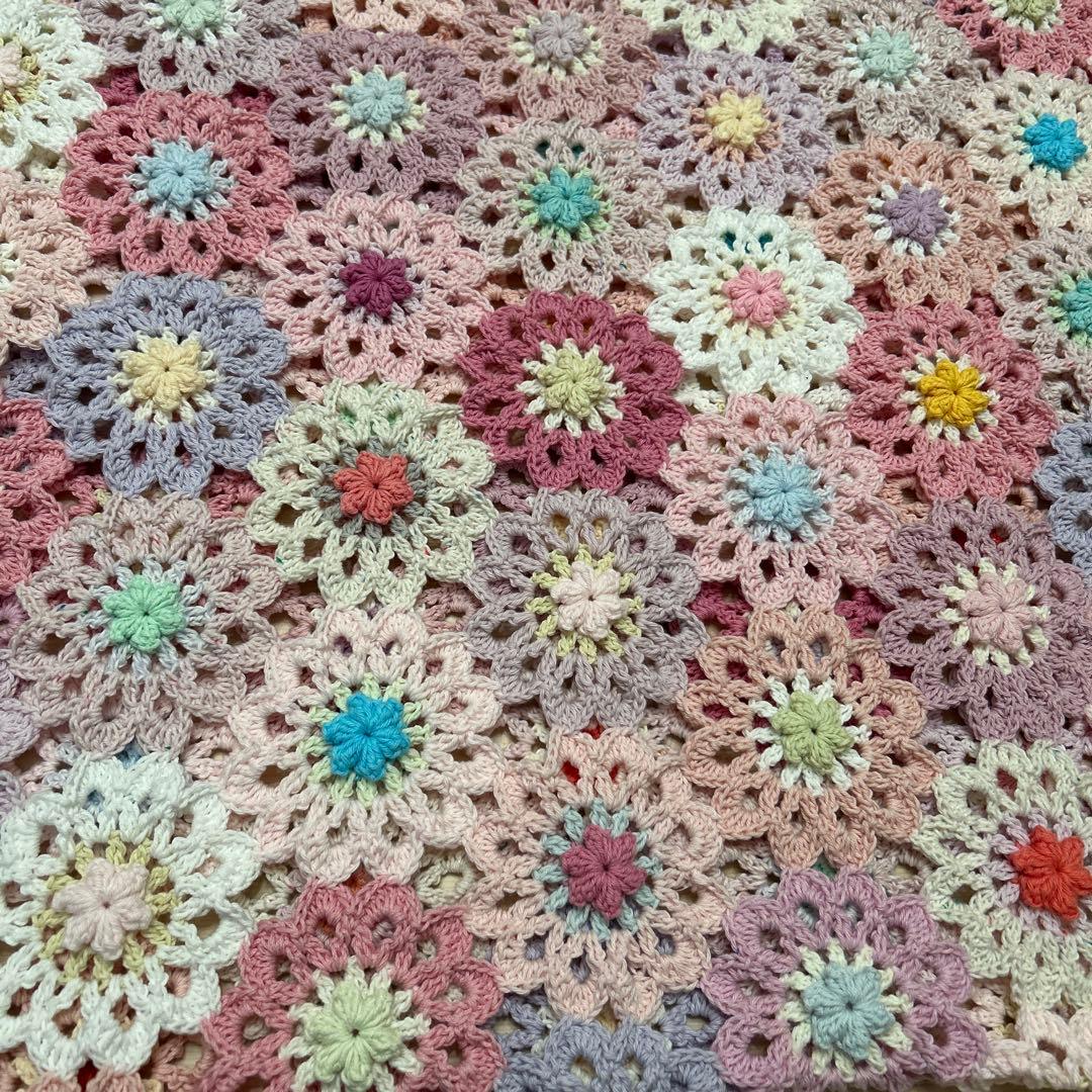 かぎ針編み お花のモチーフ編み　ブランケット　マルチカバー　手編み ピンク