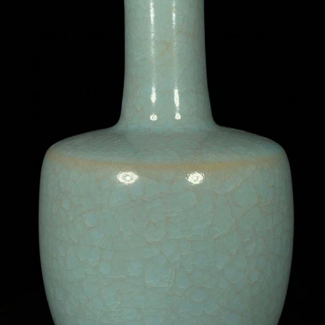 中国古美術・旧蔵の磁器・氷割れ模様の紙槌瓶・9.5x17cm・置物・書道・文房具