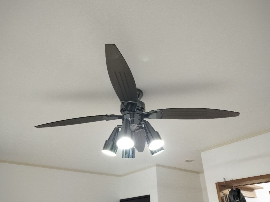 横浜市近辺でしたら直接お届けします!　シーリングファンライト間接照明