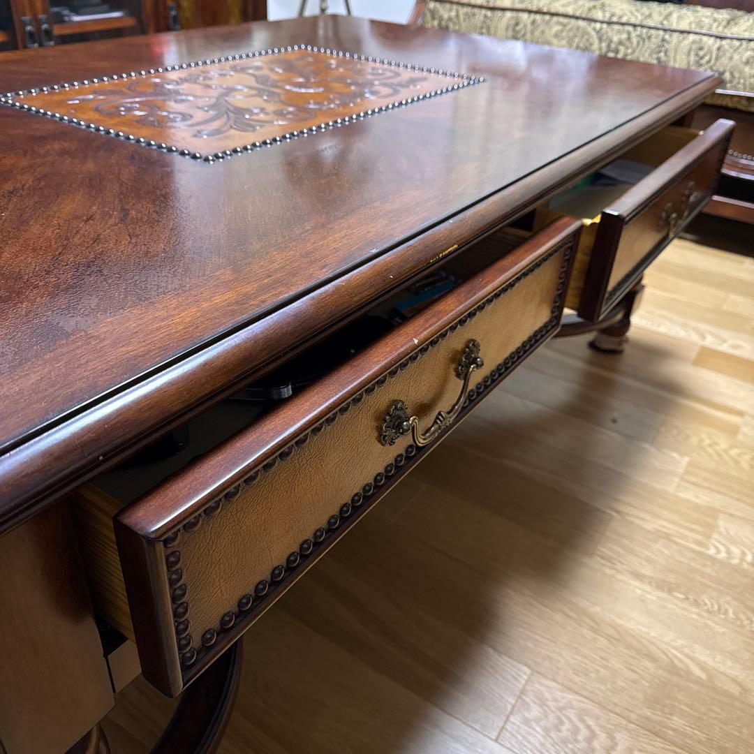 アンティーク調ダークブラウン木製センターテーブル