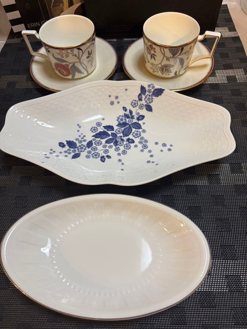 ４点 新品 ウェッジウッド パシュミナ カップ＆ソーサー 大皿 取り皿