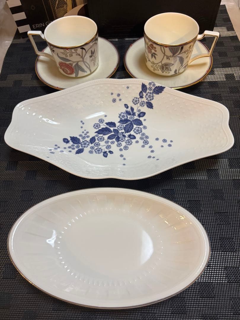 ４点 新品 ウェッジウッド パシュミナ カップ＆ソーサー 大皿 取り皿