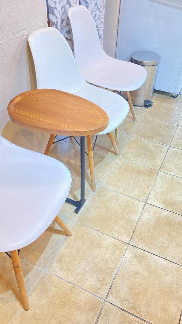 サイドテーブル シンプル C字型のデザイン モダン 実用性