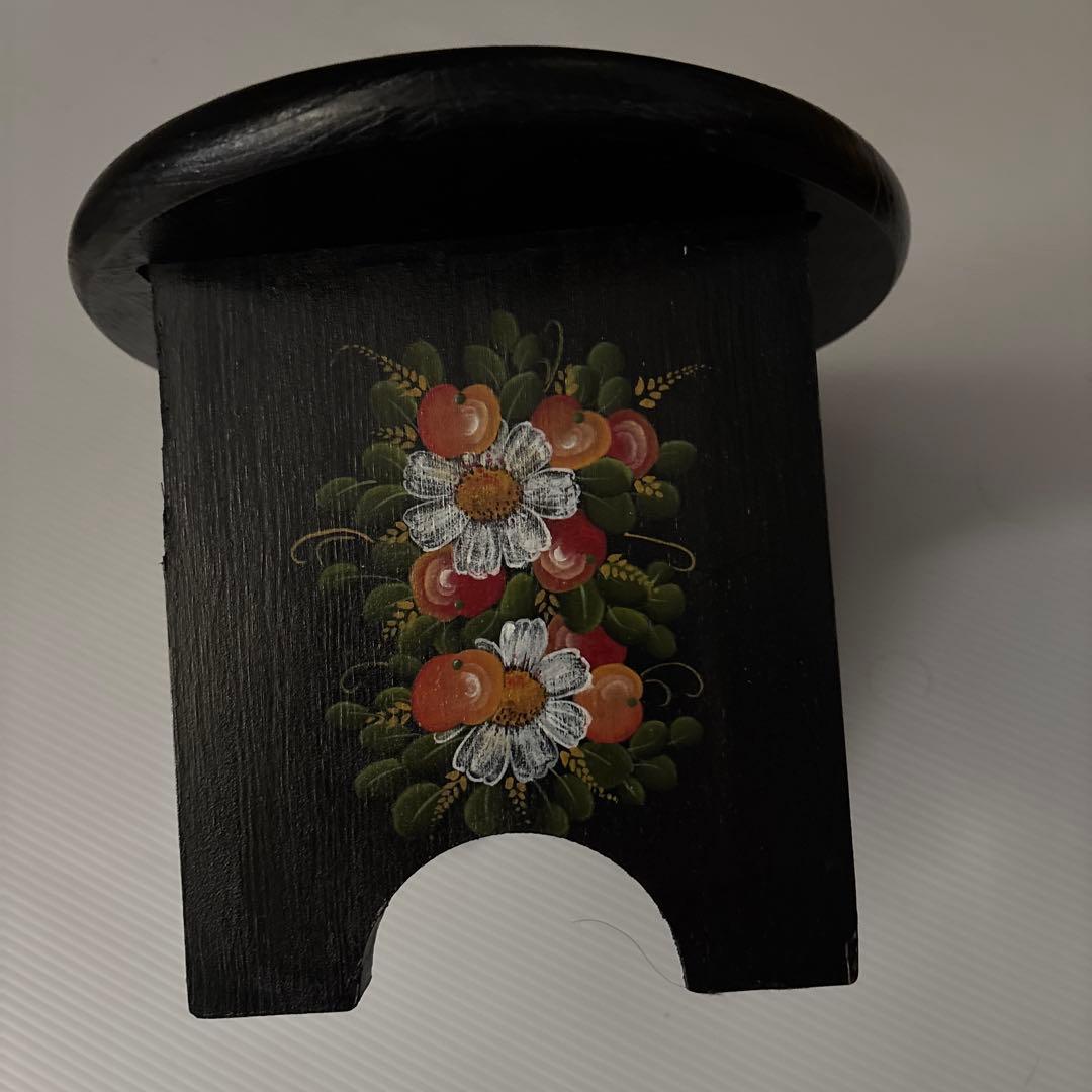 オーバル型木製テーブル　手描き装飾付きトールペインティング