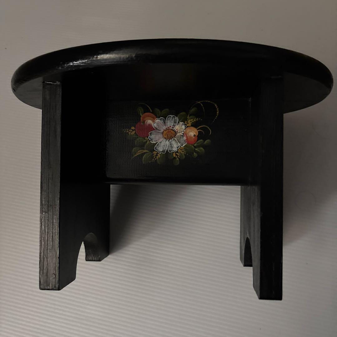 オーバル型木製テーブル　手描き装飾付きトールペインティング