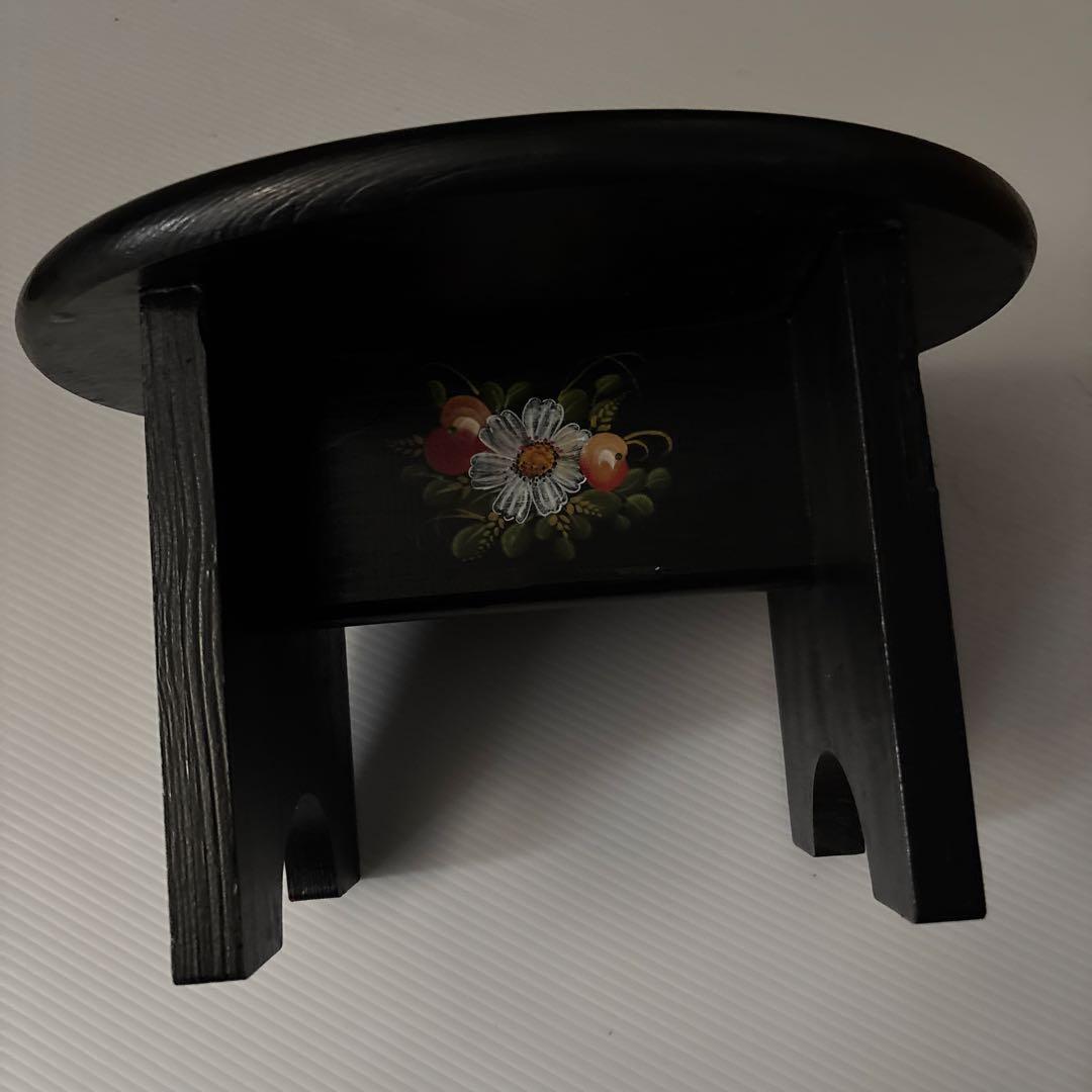 オーバル型木製テーブル　手描き装飾付きトールペインティング