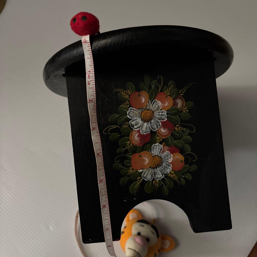 オーバル型木製テーブル　手描き装飾付きトールペインティング