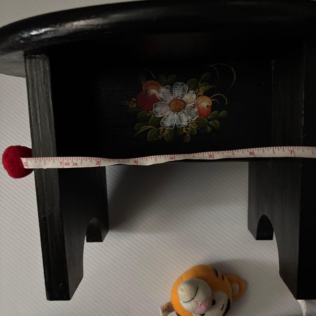 オーバル型木製テーブル　手描き装飾付きトールペインティング