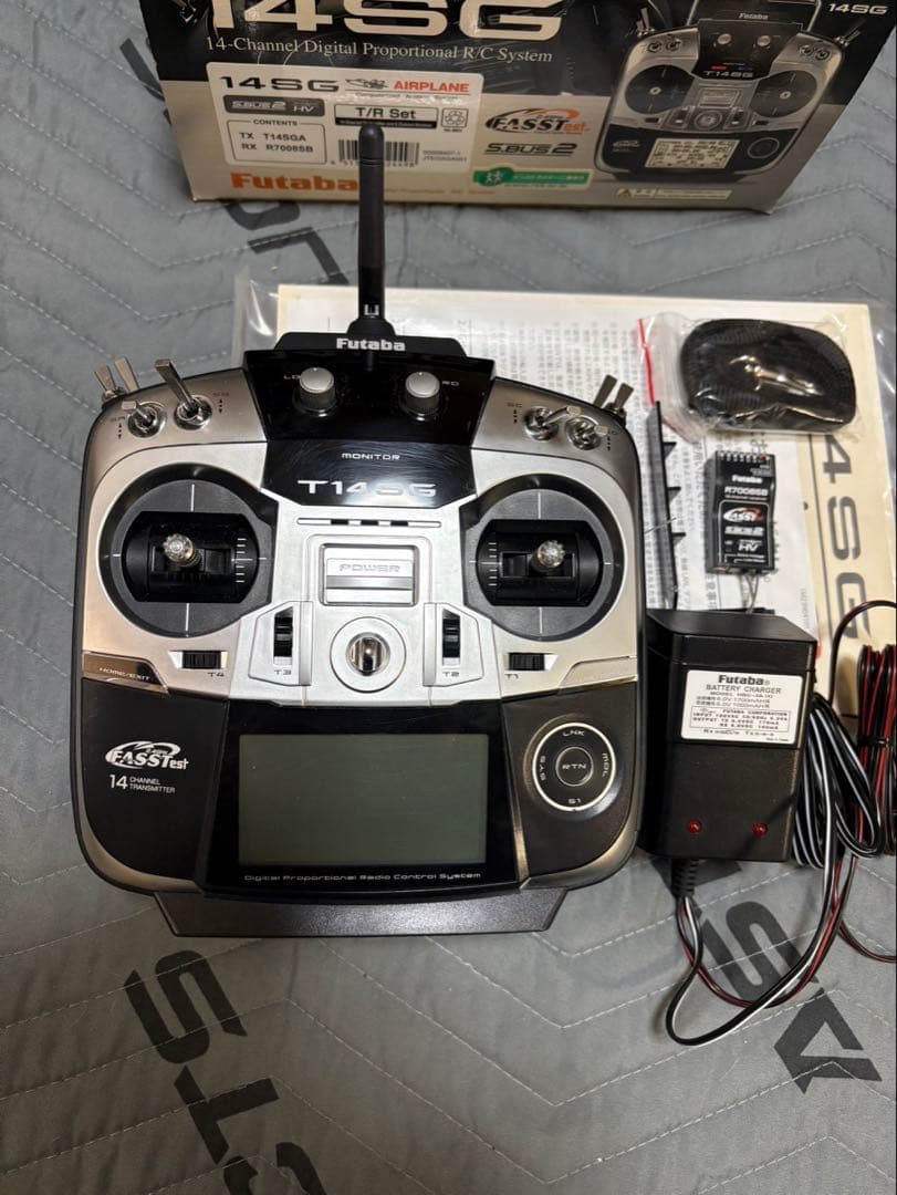 Futaba T14SG 14CH R/C送信機