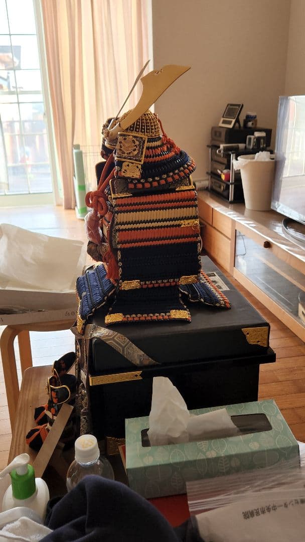 伝統的な黒とオレンジの五月人形10号鈴甲子雄山作品！鍬形は24金貼り