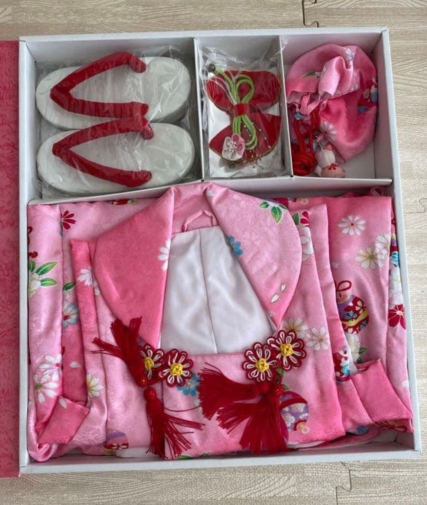 七五三　着物セット　双子　2セット　肌襦袢　被布　髪飾り　巾着　草履　足袋　花柄