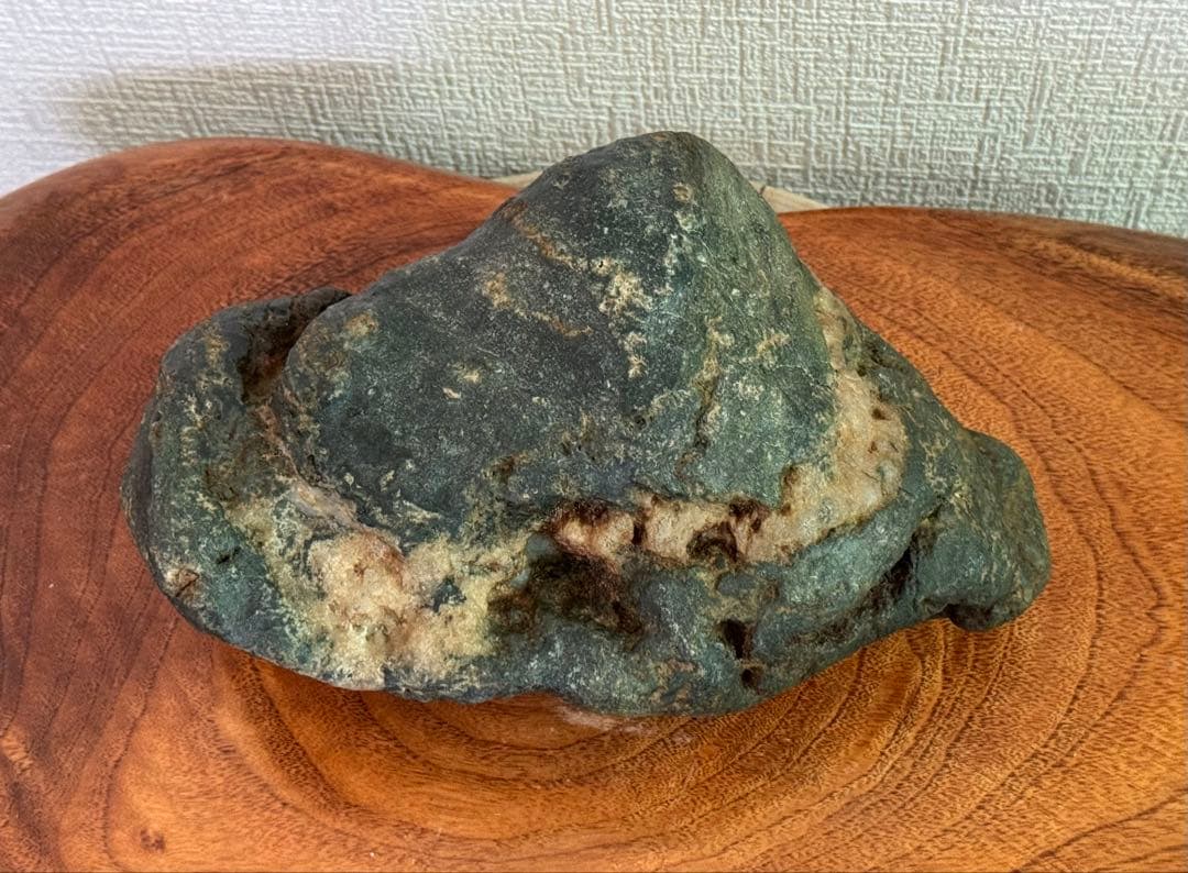 水石 鑑賞石 自然石 神居古潭石 五色石 黒石 緑石 黄金古潭石 原石 天然石