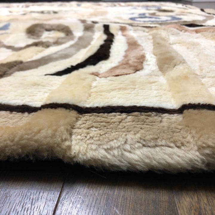 ムートンラグ　高級ムートン　ラグ　絨毯　上品　敷物　シープ　羊