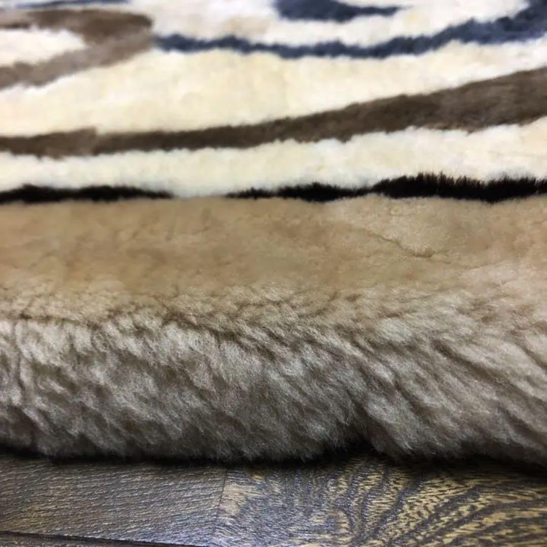 ムートンラグ　高級ムートン　ラグ　絨毯　上品　敷物　シープ　羊